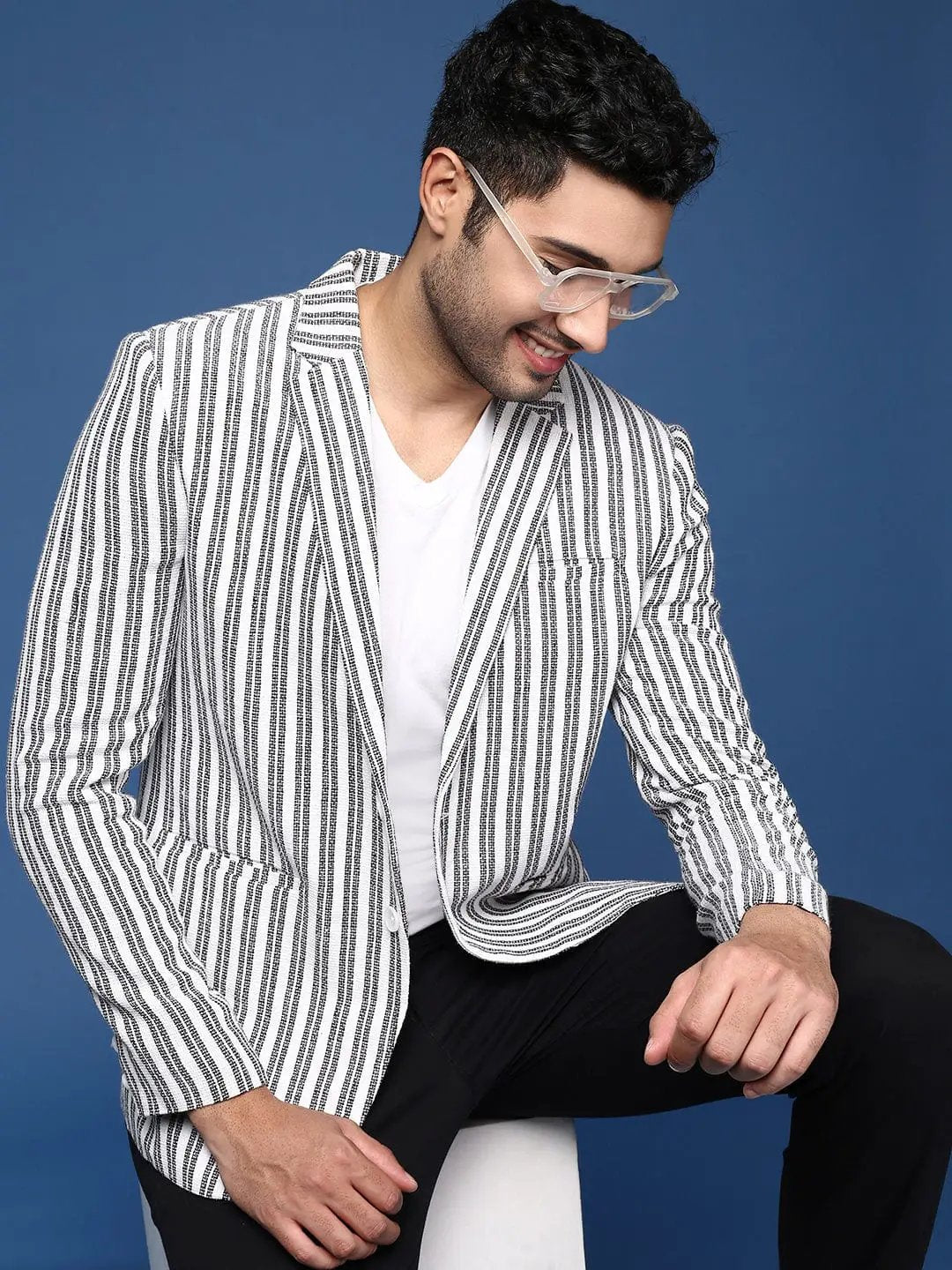Men's White Striped Notched Lapel Collar Slim-Fit Single-Breasted Blazer