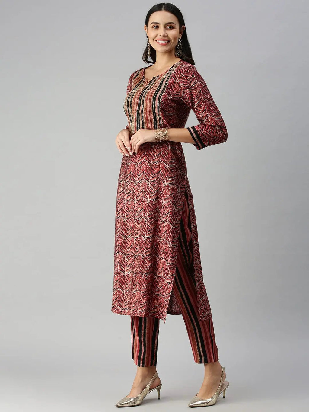 Women's Straight Maroon Yoke Design Kurta Sets With Trousers